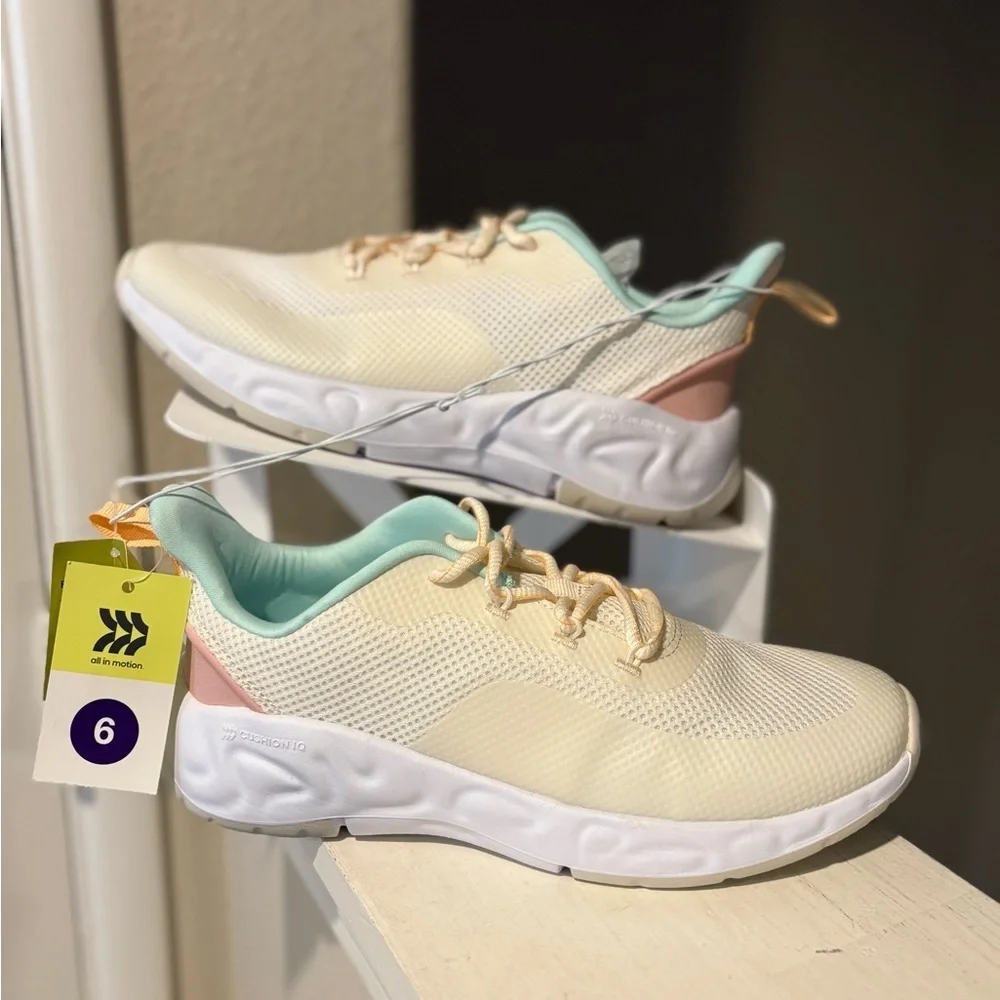 All In Motion Camren Performance Sneakers Big Girl Size 6 – New With Tags